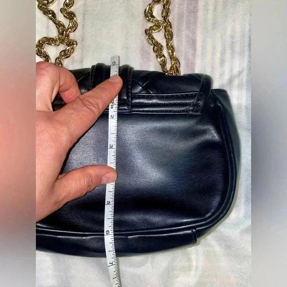 Cute black purse 👛 with crab 🦀  lock decor 🦀 - Picture 4 of 7